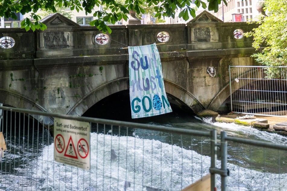 Nach dem tödlichen Unfall einer Surferin war der Eisbach für die Wassersportler im berühmten Abschnitt wochenlang gesperrt.