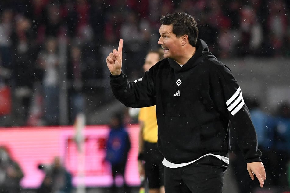 HSV-Trainer Merlin Polzin (35) war mit dem Auftreten seiner Mannschaft in den ersten 45 Minuten nicht zufrieden.