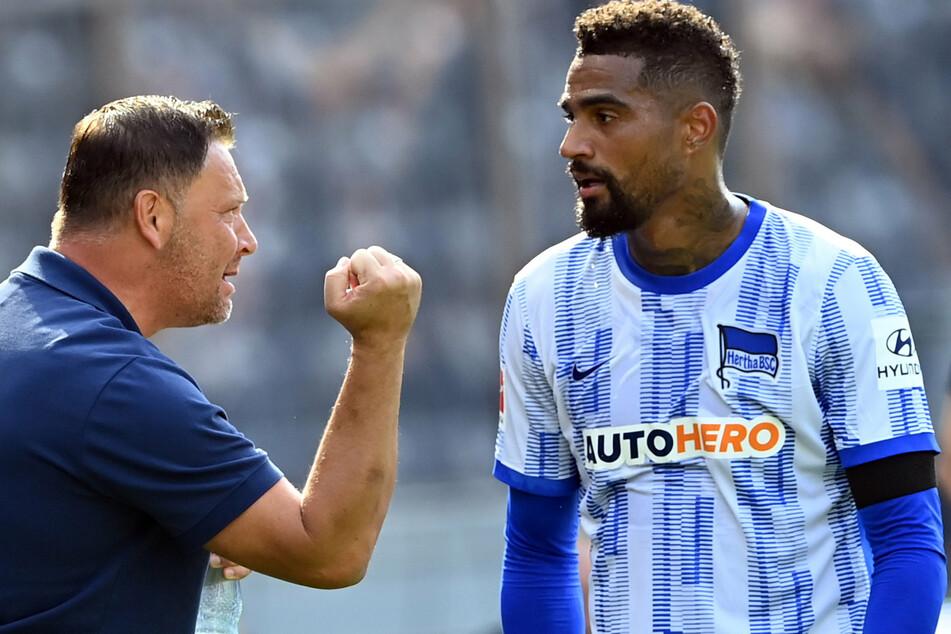 Pal Dardai (45, l.) und Kevin-Prince Boateng (34) beim Spiel gegen den VfL Wolfsburg. Am Dienstag kriegten sich der Chef-Trainer und der Kabinen-Kapitän in die Wolle.