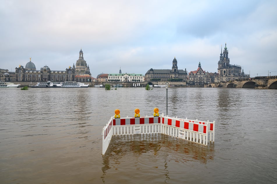 Noch bis zum morgigen Mittwoch soll die Elbe weiter anschwellen.