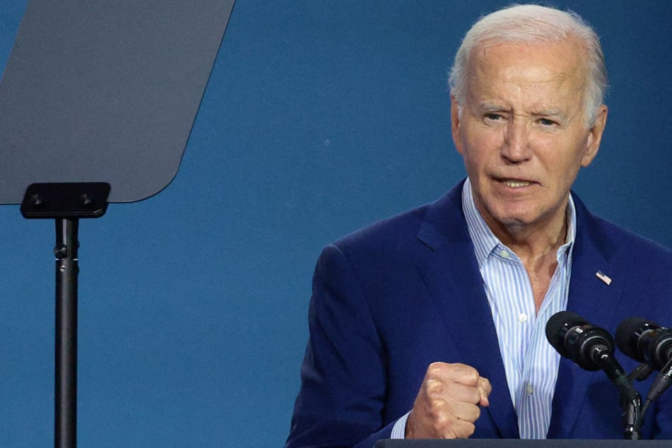 Democrats close ranks around Biden amid calls for him to step aside