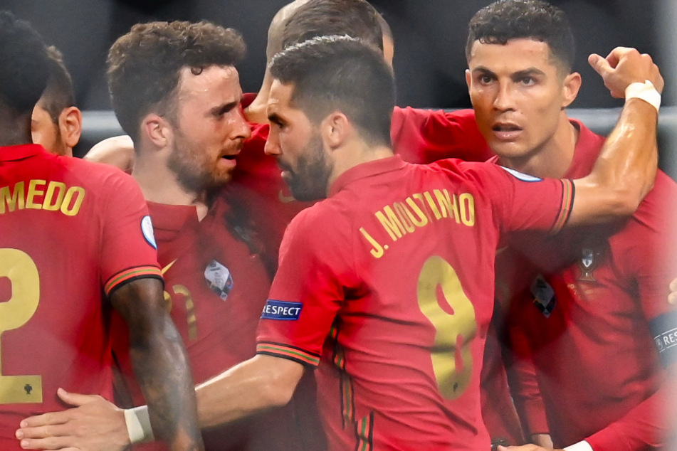 Cristiano Ronaldo (r.) feiert seinen Elfer-Doppelpack!