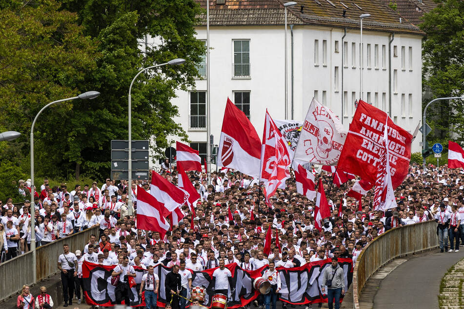 Energie reist heute mit einer kleinen Fan-Invasion nach Wolfsburg. (Archivfoto)