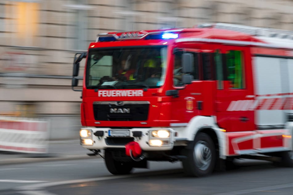 Scheune brennt in der Lausitz nieder: Ehepaar verletzt