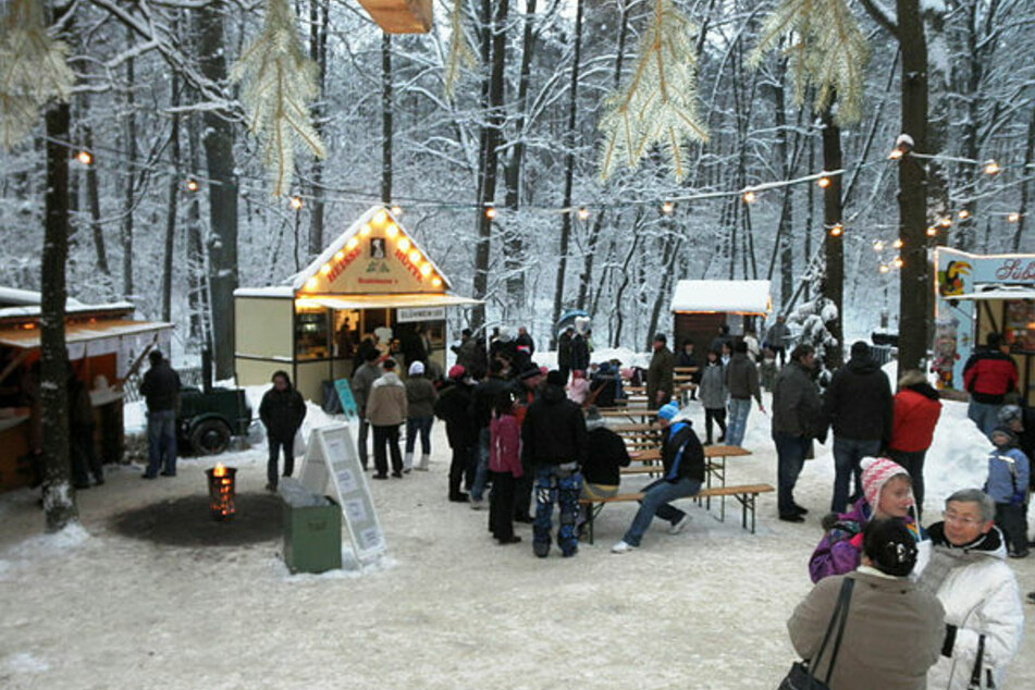 Adventszauber im Wald: Der Möllensdorfer Wald-Weihnachtsmarkt, hier ein Foto aus dem Vorjahr, findet an jedem Advents-Wochenende statt.