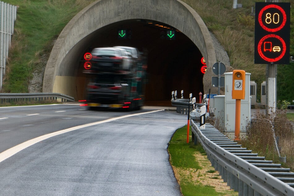 Wegen einer Feuerwehrübung ist der Schmücke-Tunnel am kommenden Samstag für mehrere Stunden in beide Richtungen gesperrt. (Symbolfoto)
