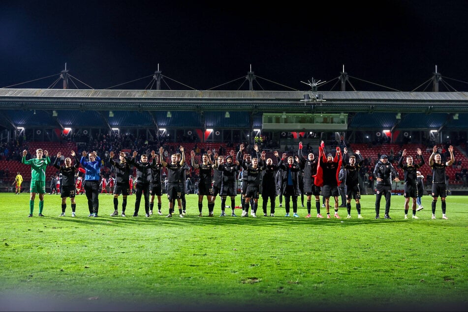 Durch den 1:0-Sieg in Köln konnte Aufsteiger Cottbus die Rückkehr an die Tabellenspitze feiern.