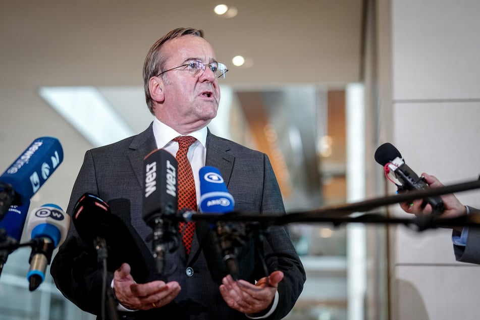 Bundesverteidigungsminister Boris Pistorius (65, SPD) nimmt am Treffen der ostdeutschen Ministerpräsidenten in Weimar teil.