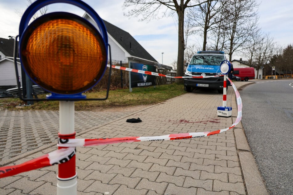 Der Tatort - Eingang zum Firmengelände - wurde von der Polizei abgesperrt.
