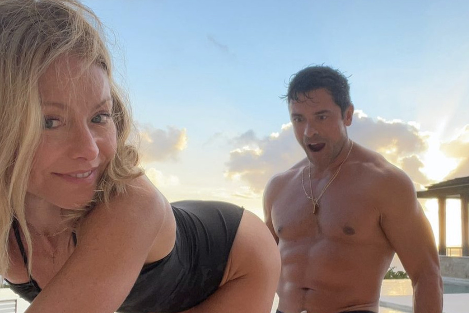 Kelly Ripa (l) bared her bottom while her husband, Mark Consuelos (r) hilariously gazes at it in cute Instagram photo.