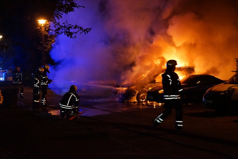Der VW Caddy stand lichterloh in Flammen.