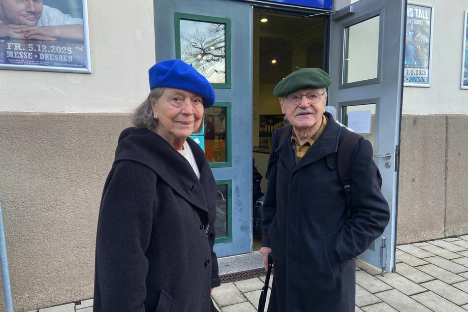 Dr. Ute Maria (87) und Dr. Gottfried Etzold (88) vor der Notunterkunft.