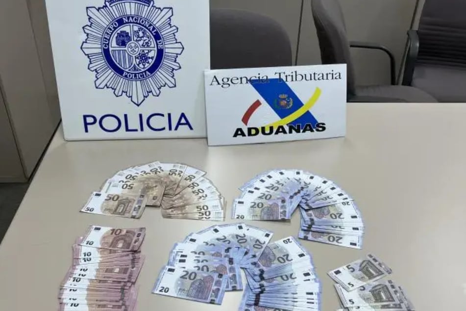 Die Ermittler stellten allein 4,8 Millionen gefälschte Eurobanknoten und Münzen sicher.