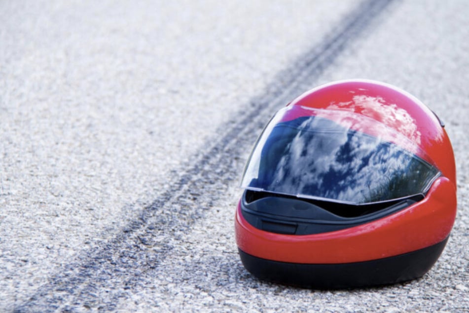Schwerer Unfall an Kreuzung: Rentnerin übersieht Motorradfahrer