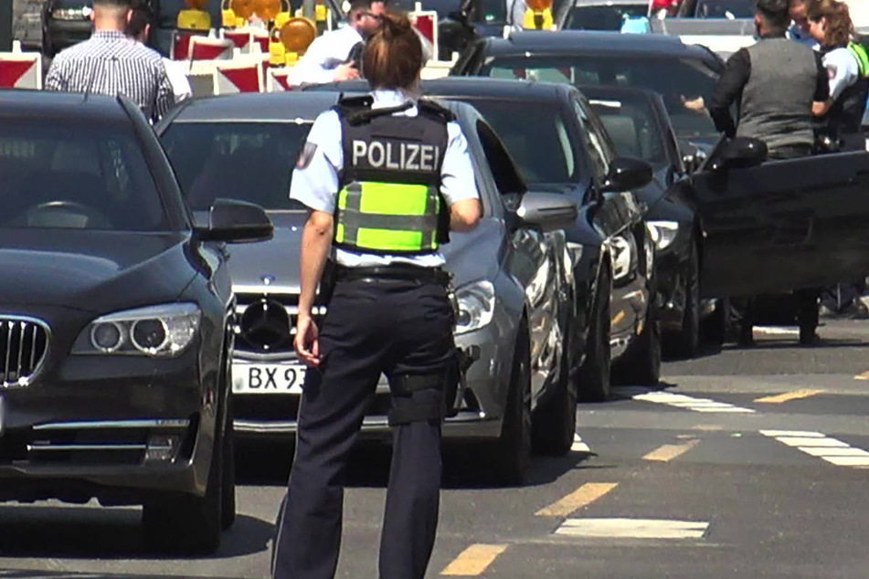 Der Autokorso ist in Berlin-Treptow im Bereich des Dammwegs gestoppt worden. (Symbolfoto)