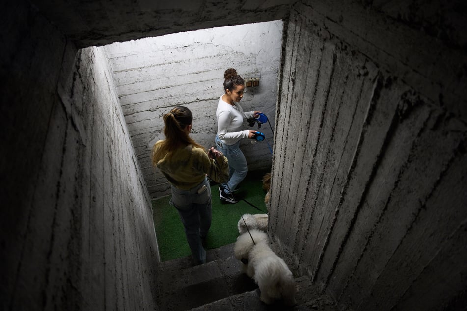 Während des Raketenangriffs in Tel Aviv flüchteten die Bewohner in Luftschutzbunker.