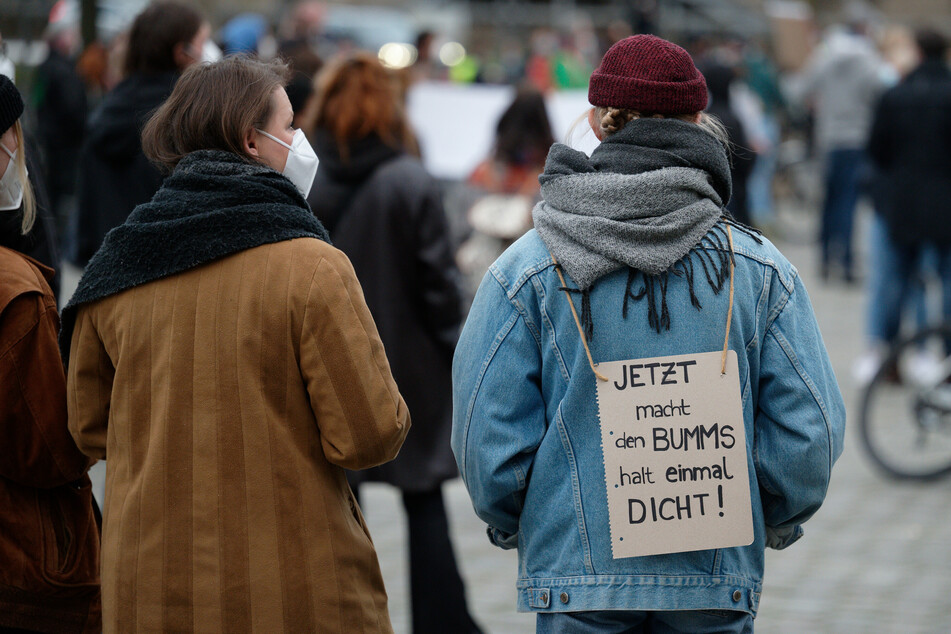 "Jetzt macht den Bumms halt einmal dicht" fordern Teilnehmer bei einer Demonstration in Köln.