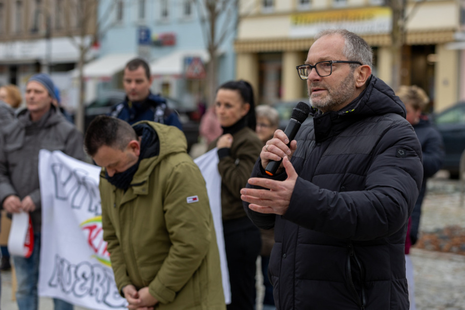 Die Belegschaft wurde bei ihrem Protest von vielen Politikern unterstützt, unter anderem auch Oberbürgermeister Jens Scharf.