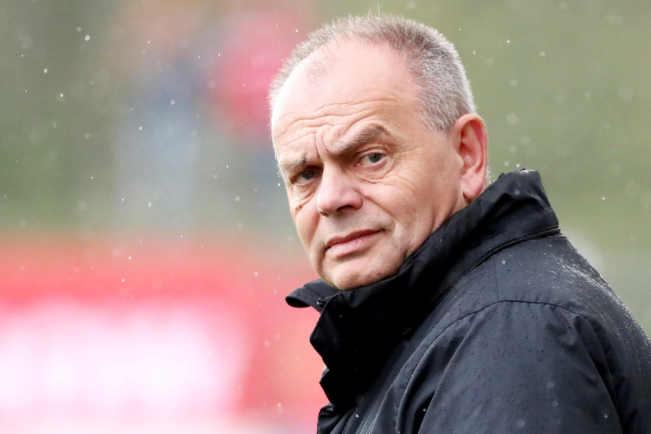 FSV-Coach Ingo Kahlisch (64) will in der Regionalliga, die für ihn und den kleinen Verein laut eigener Aussage wie die "Champions League" ist, wieder die Klasse halten.