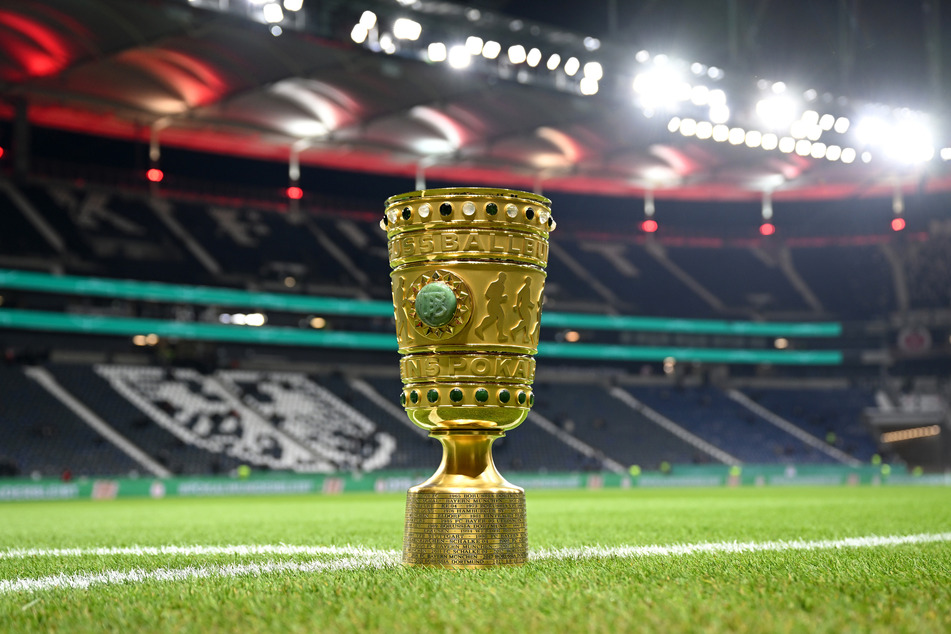 Nach den vollmundigen Zielsetzungen Top-Vier-Platzierung in der Bundesliga und Erreichen des Champions-League-Viertelfinales will die Eintracht eigenen Aussagen nach den DFB-Pokal gewinnen. Ob es zumindest damit klappt?