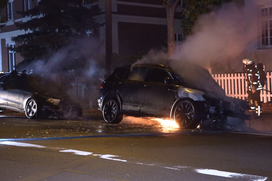 In Leipzig haben in der Nacht zu Donnerstag erneut Autos gebrannt.