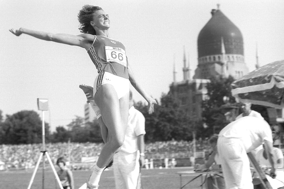 Weitsprung-Ass und Gold-Olympionikin Heike Drechsler (59) stellte mit 7,45 Metern im Juli 1986 den bis dato geltenden Weltrekord ein.