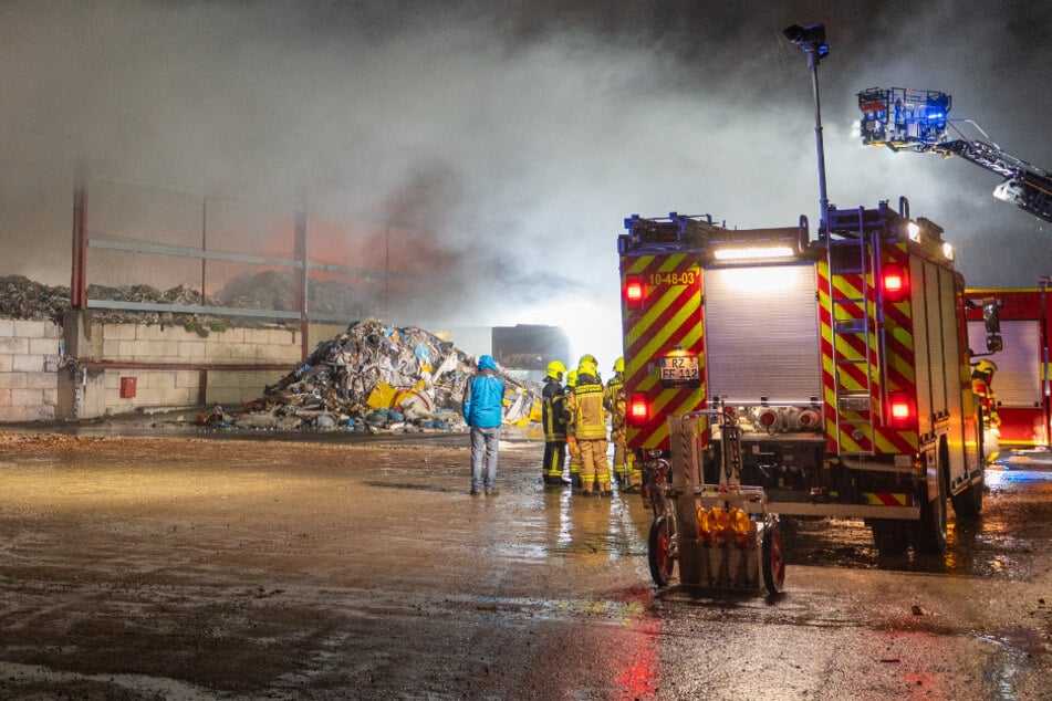 Feuer auf Recyclinghof: Starke Rauchentwicklung, Warnung an die Bevölkerung