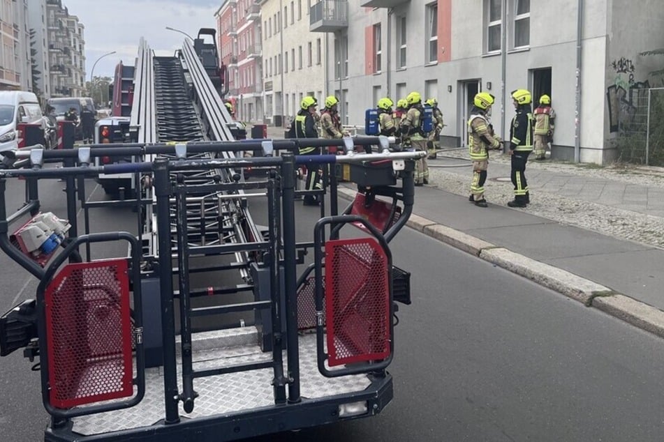 Berlin: Treppenhaus in Rummelsburg voller Rauch: 15 Menschen müssen raus