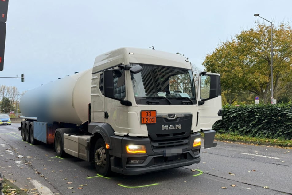 Ein Team der Polizei nahm den Unfall auf - die 73-Jährige hingegen wurde ins Krankenhaus gebracht.