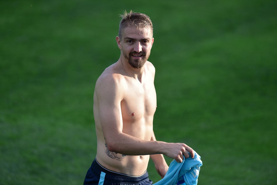Sakaryaspor-Kapitän Caner Erkin (36) hat nach einer Ohrfeige für seinen Mitspieler die Rote Karte gesehen. (Archivbild)