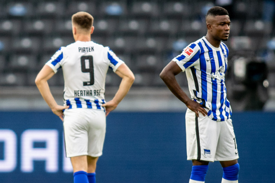 Krzysztof Piatek (l.) und Jhon Cordoba auf dem Platz. Der Pole hat seinen Stammplatz an den Kolumbianer verloren.