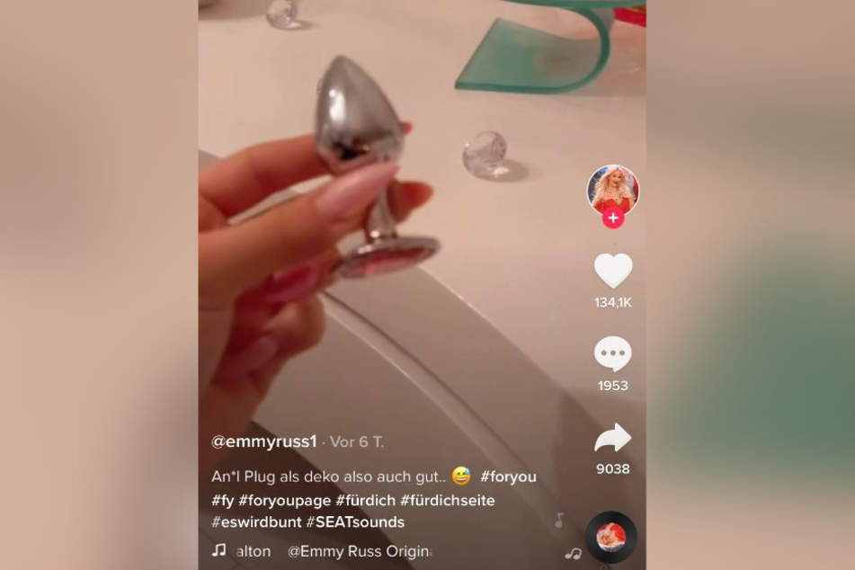 Auf TikTok zeigt Emmy (21) die ungewöhnliche Weihnachtsdeko.