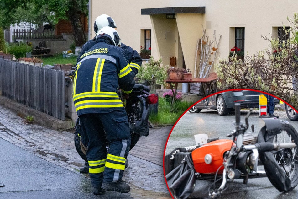 Škoda kollidiert in Bertsdorf mit 17-jährigem Mopedfahrer: Jugendlicher muss ins Krankenhaus