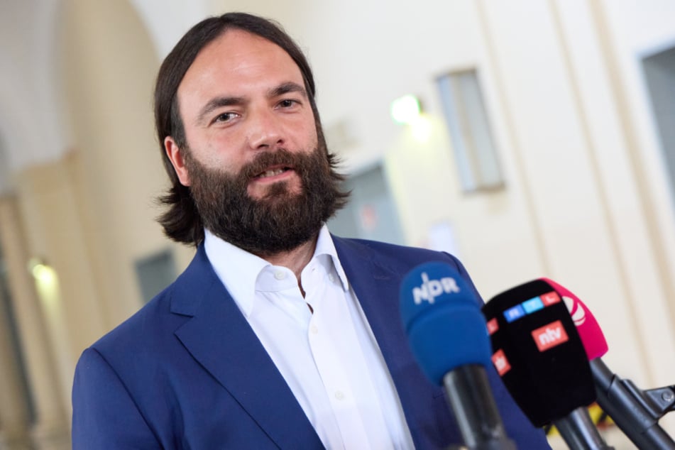 Blocks Anwalt Ingo Bott (42) sprach nach Verhandlungsende zu den anwesenden Pressevertretern.