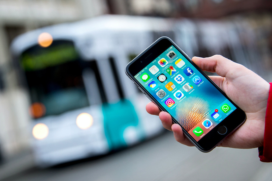 Die Landtags-FDP in Bayern wirft Ministerpräsident Söder (CSU) den Bruch seines Versprechens vor, sämtliche Busse und Bahnen in Bayern bis Ende 2020 mit WLAN auszustatten. (Symbolbild)