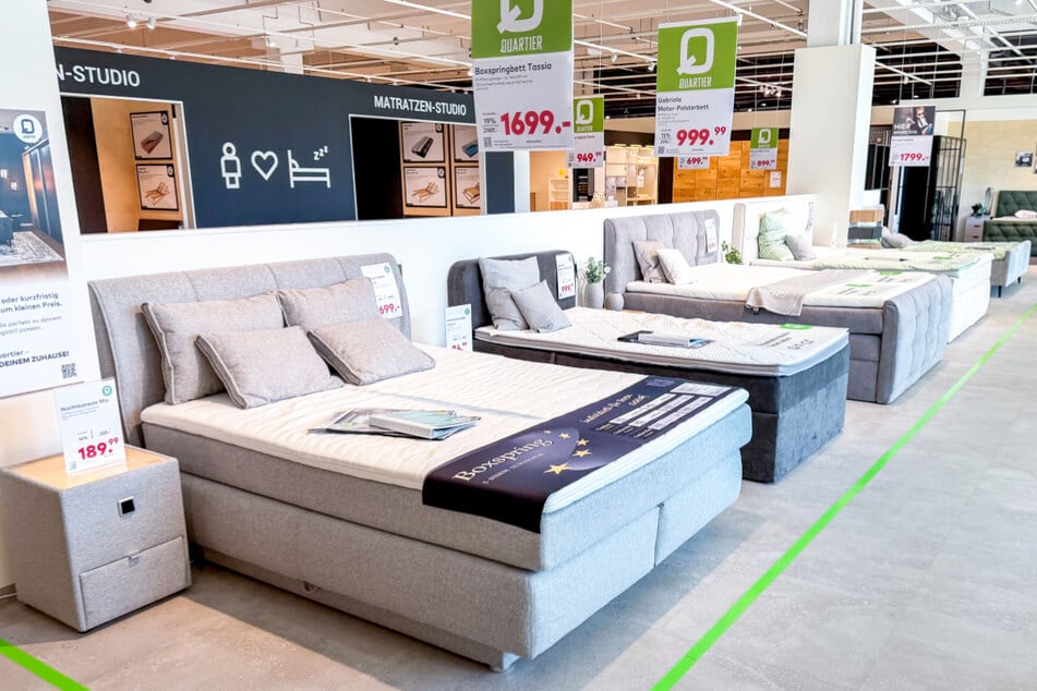 Möbelriese lädt am Freitag (7.8.) zum Feierabend-Shopping mit krassen Angeboten