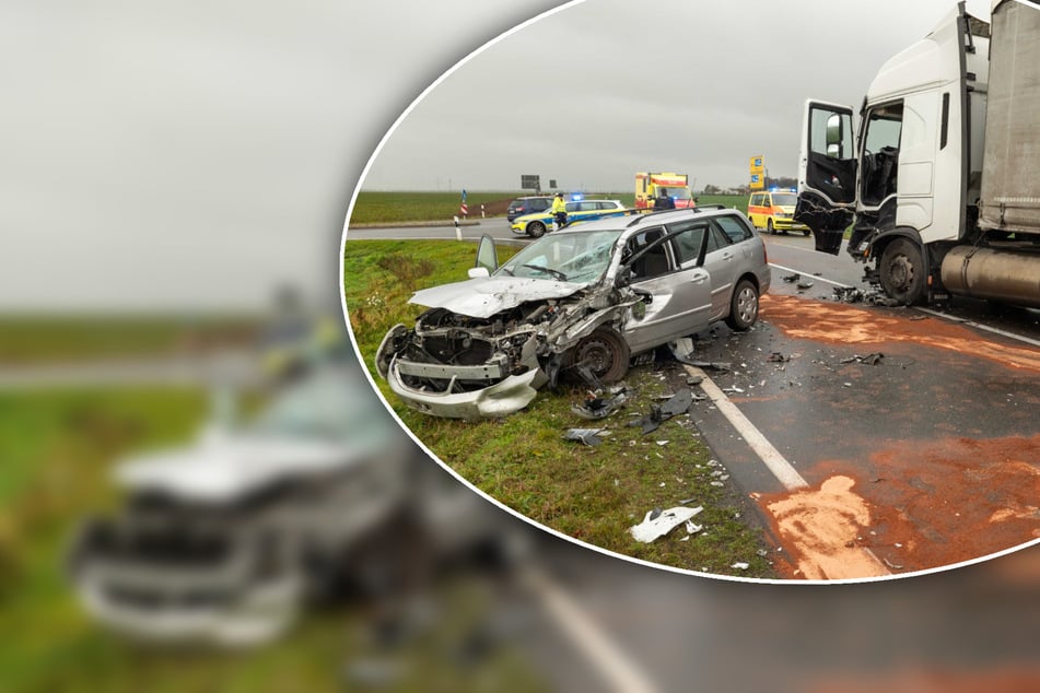 Frontalunfall zwischen Auto und Lkw: Sächsische Bundesstraße dicht