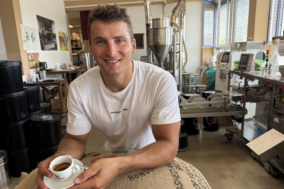 Tom Liebscher-Lucz wurde erst vor vier Jahren zum Kaffee-Trinker. Mittlerweile hat ihn die Leidenschaft gepackt.
