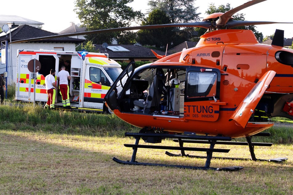 Ein Rettungshubschrauber brachte einen Mann in eine Klinik, eine verletzte Frau wurde per Rettungswagen abtransportiert.