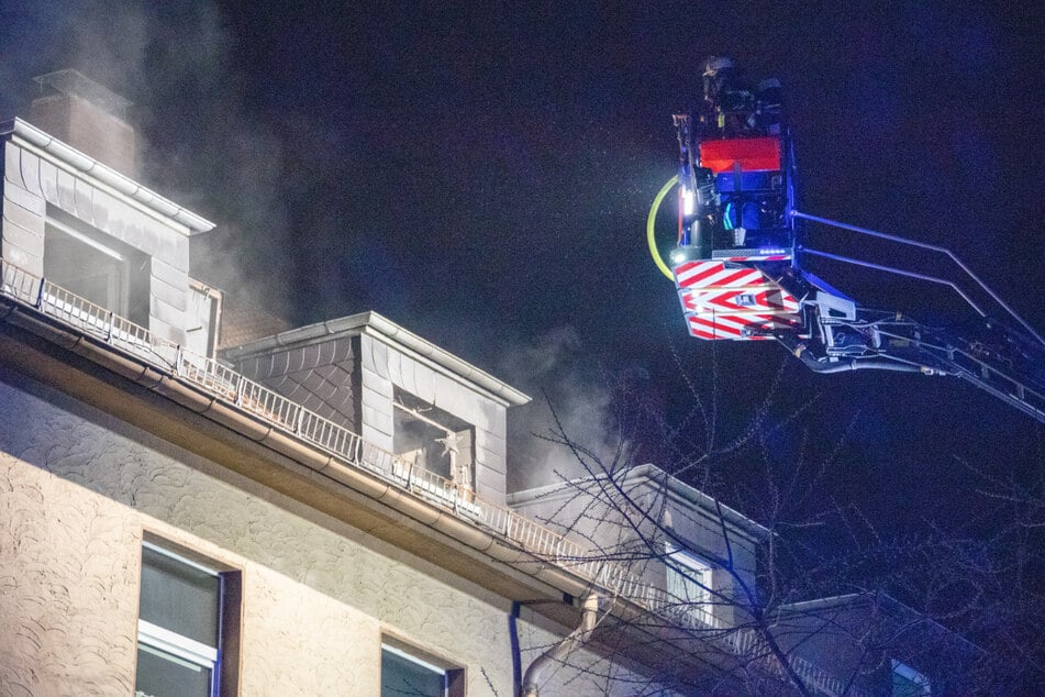 15 Personen wurden bei dem Feuer verletzt, dass im 3. Obergeschoss eines Wohnhauses im Fuldaer Gallasiniring ausgebrochen war.