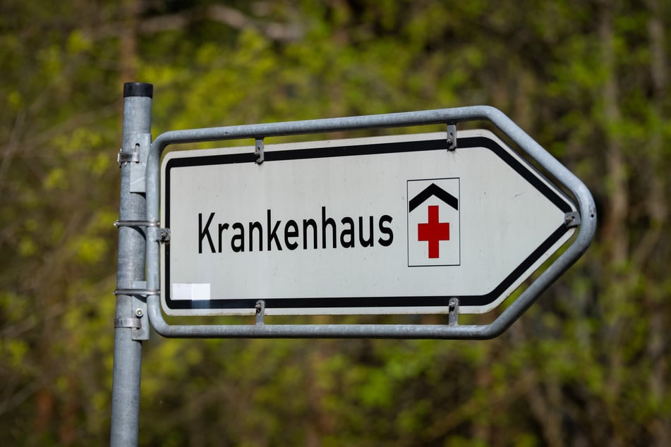 Die Kinder wurden in eine Klinik gebracht. (Symbolbild)