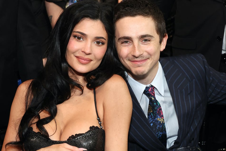 Kylie Jenner (l.) was Timothée Chalamet's (r.) dazzling date at the 83rd annual Golden Globes ceremony.