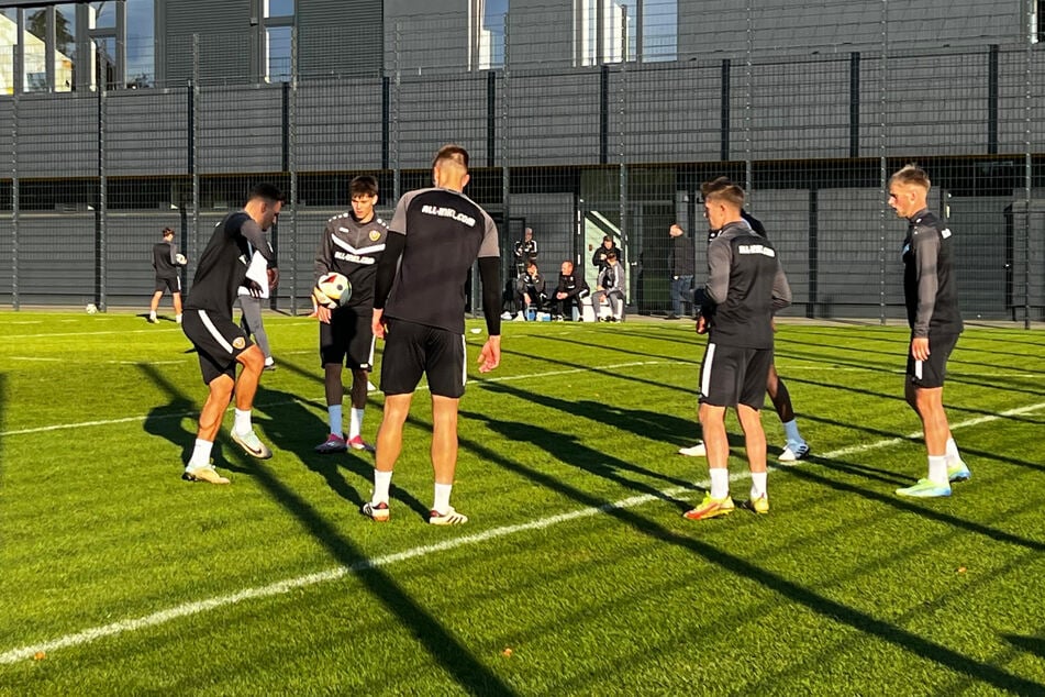 Die Dynamo-Profis bereiten sich im Training auf das anstehende Drittliga-Spiel gegen Rot-Weiß Essen bevor