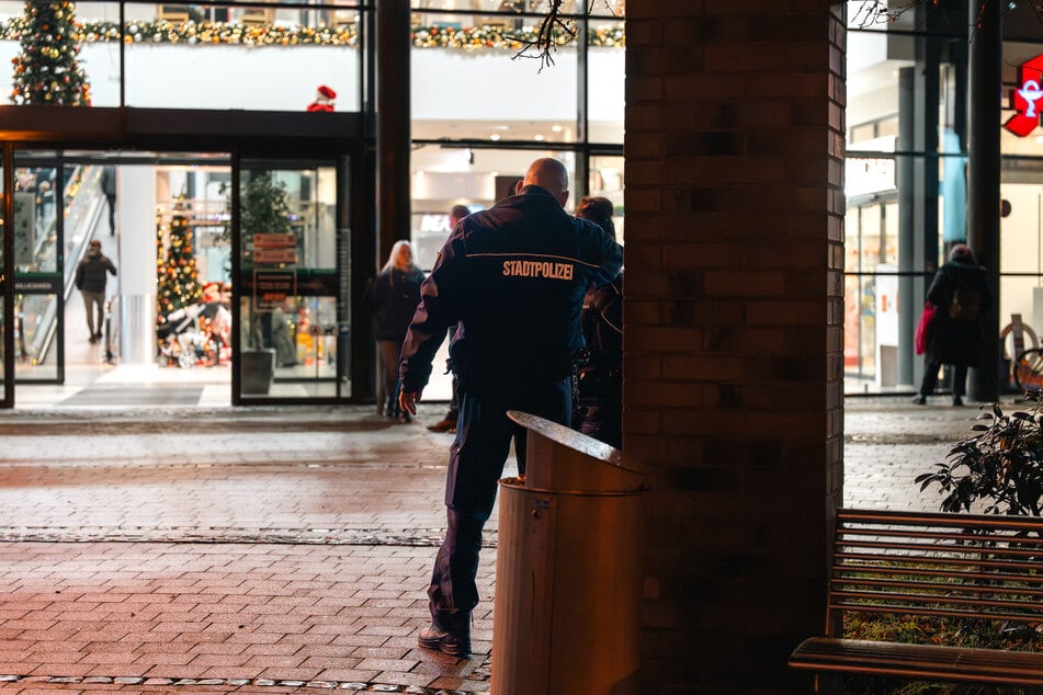 Beamte suchten im Gebiet noch nach Spuren.