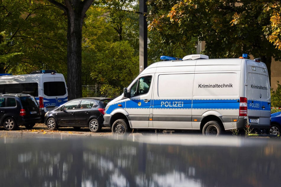 Berlin: Sie wollte rauchen und kehrte nicht zurück: Frau (†41) von Baum erschlagen?