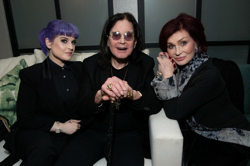 (From l. to r.) Kelly Osbourne with her parents Ozzy and Sharon Osbourne.