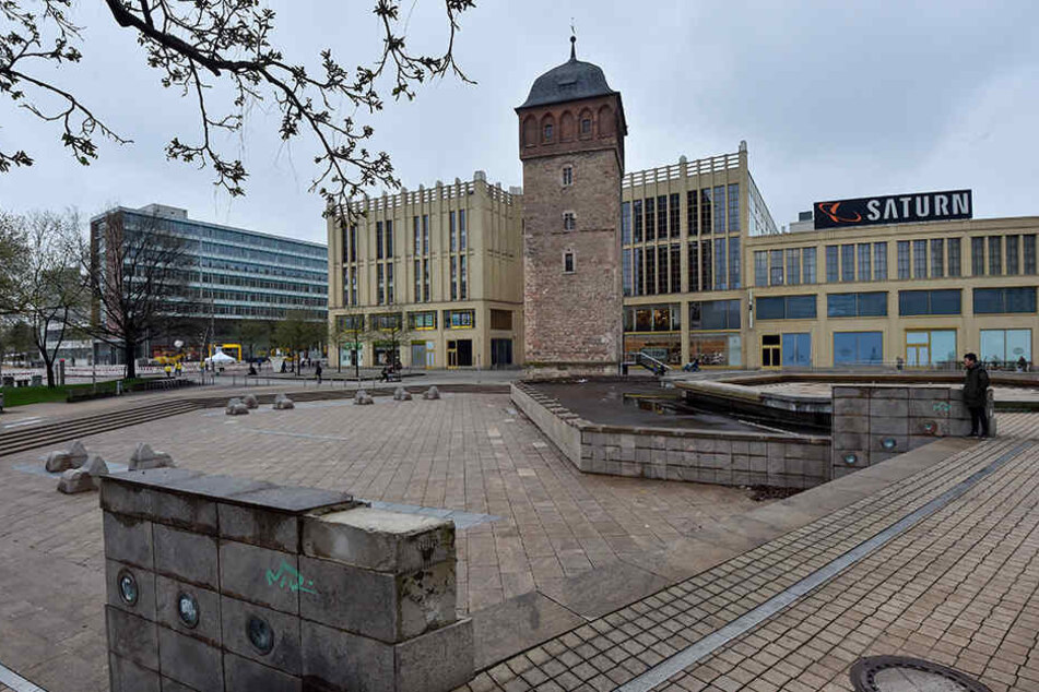 Tristesse pur: Der Brunnen am Roten Turm ist desolat. Im Sommer bleibt das
Wasserspiel daher trocken. Reparatur im Herbst.