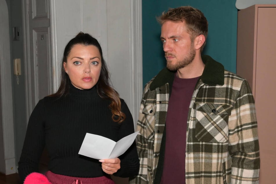 Emily und Paul finden einen Abschiedsbrief von ihrer Tochter.
