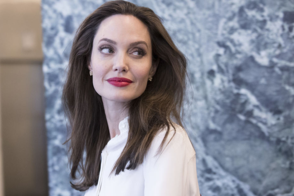 Angelina Jolie scheint im Kampf um das Sorgerecht jedes Mittel recht.