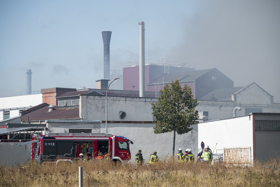 500 Einsatzkräfte aus dem Umkreis waren an der Firma für Elektrotechnik-Bauteile beschäftigt.